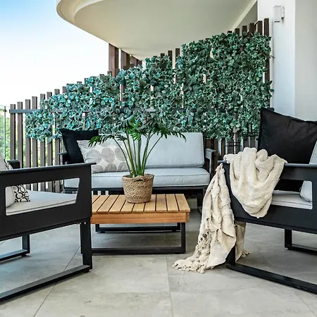 Inf33k- Stunning Close To Beaches